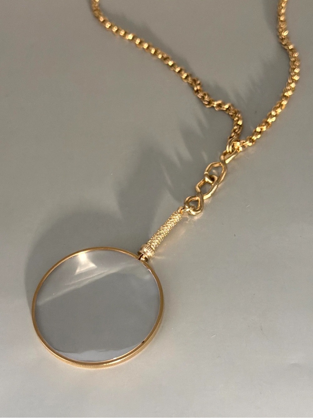 Vintage Deadstock Hattie Carnegie Gold Tone Magnifying Glass Pendant Necklace